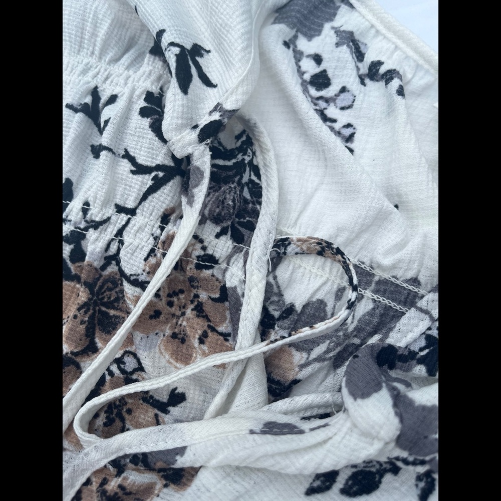 Black and Cream Floral Blouse - Picture 8 of 14